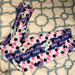 LulaRoe Disney OS leggings